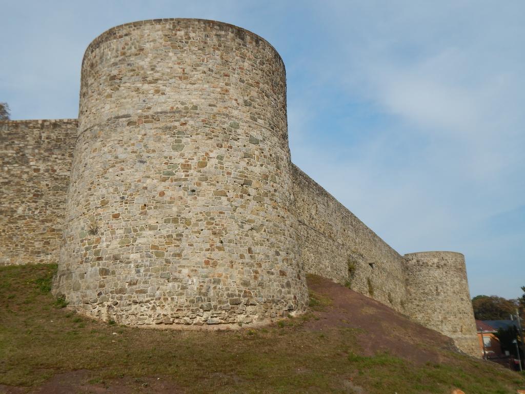 Hotel Les Remparts Binche Esterno foto